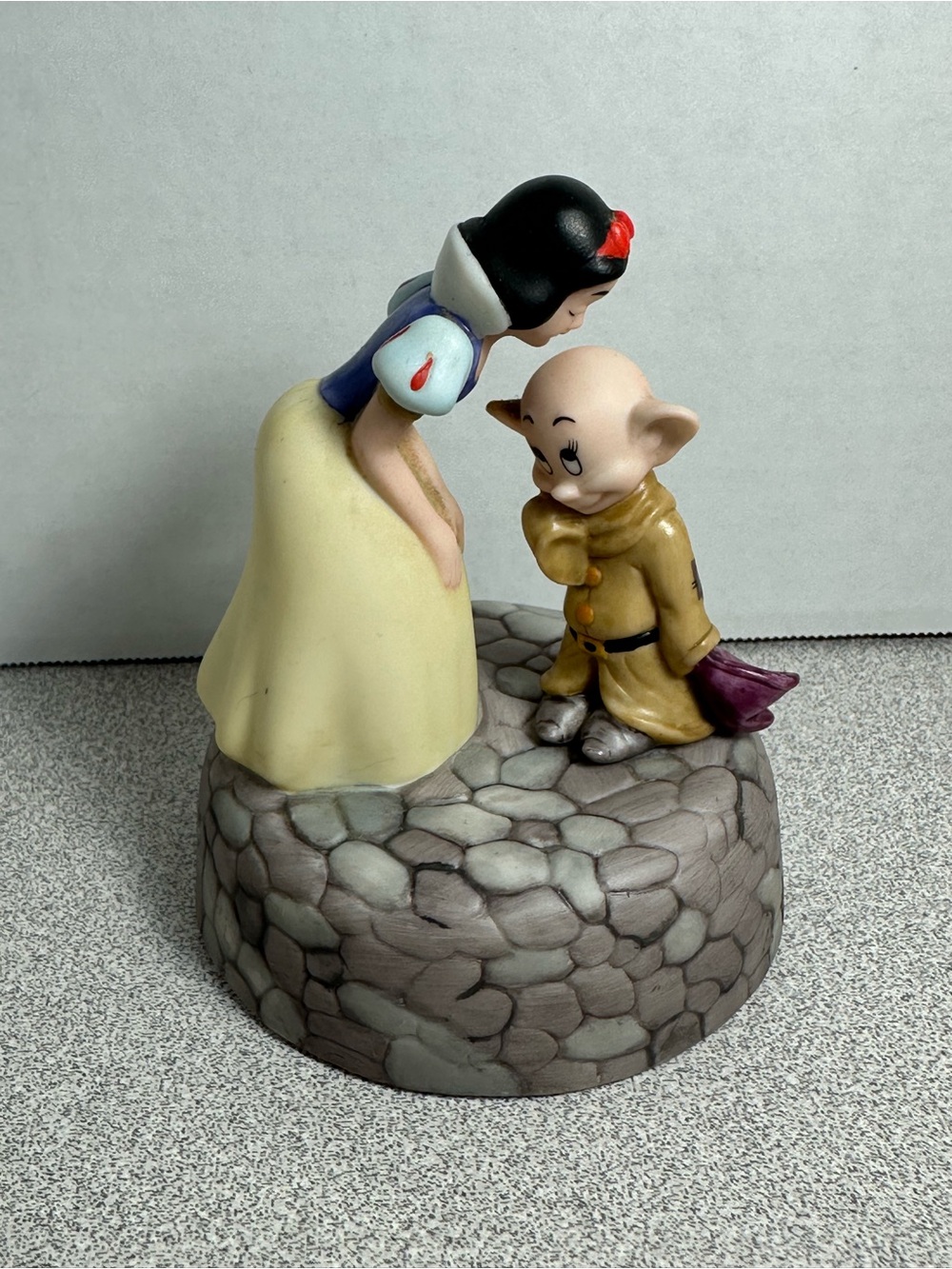 Vintage Disney Snow White Dopey musical figurine A SWEET SEND OFF
